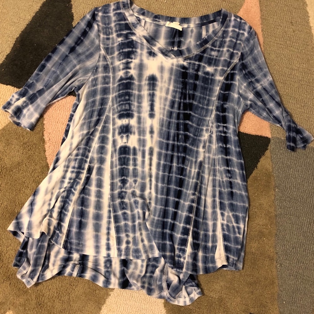 Cute flowy tie dye quarter sleeve shirt